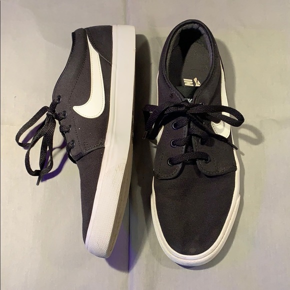 Nike Other - Men’s Nike Sneakers